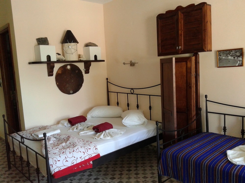 Standard Triple Room, Sea View photo 3