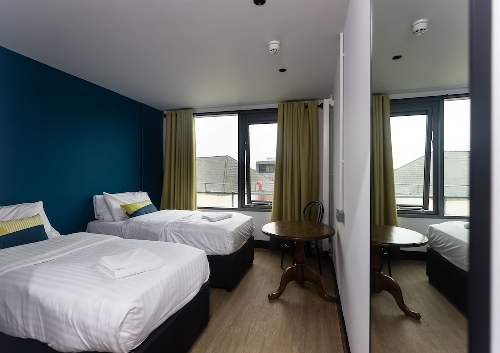 Deluxe Twin Room, Ensuite photo 3