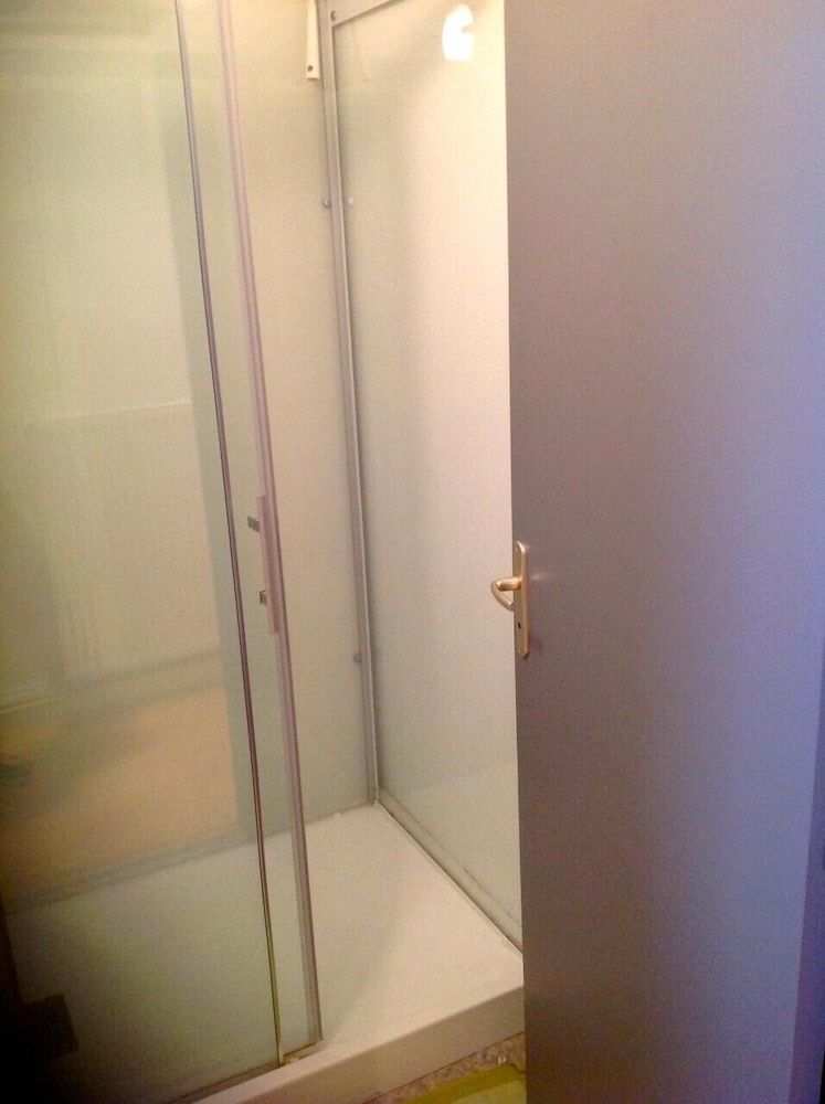 Twin Room, Shared Bathroom photo 2