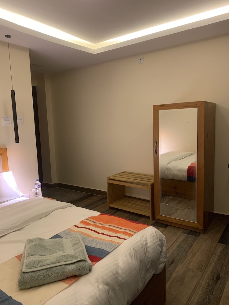 Superior Double Room, 1 Queen Bed, Non Smoking, Hill View photo 3