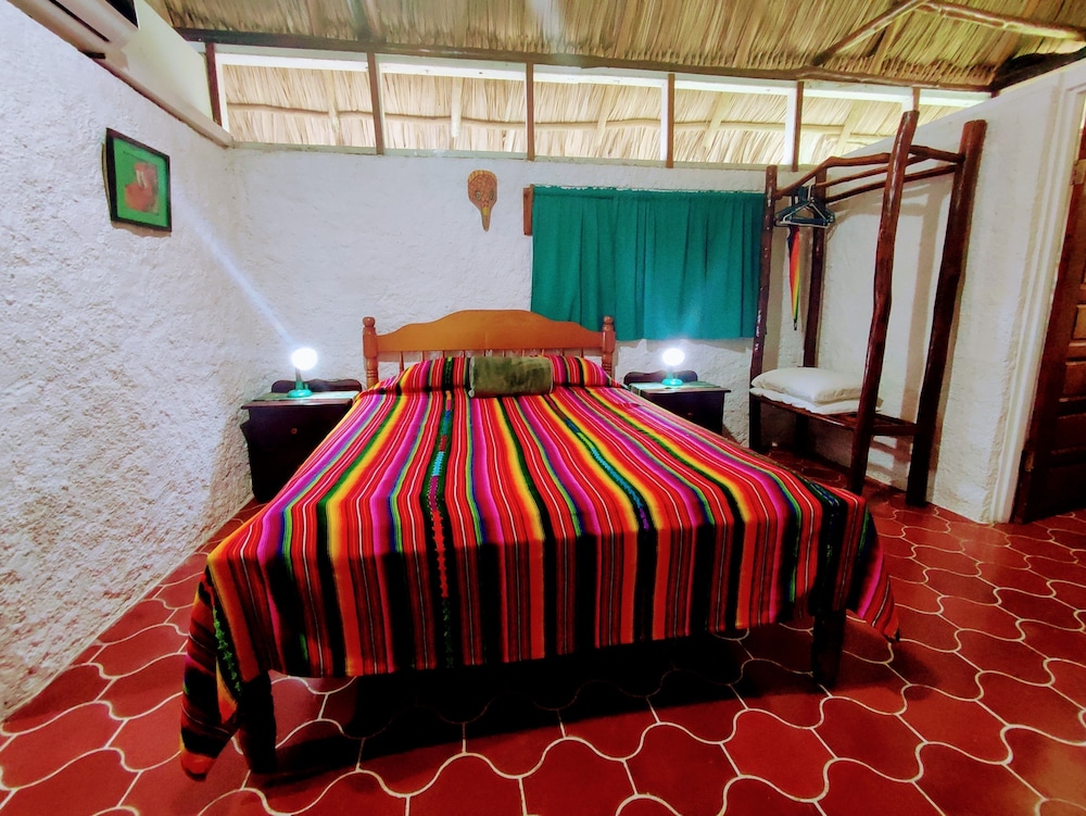 Standard Cabin, 1 Queen Bed, Pool Access, Garden View photo 3