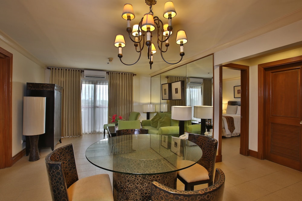 Deluxe Suite (3-bedroom) - Photo 6