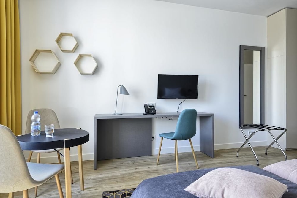 Standard Twin Room - Photo 2