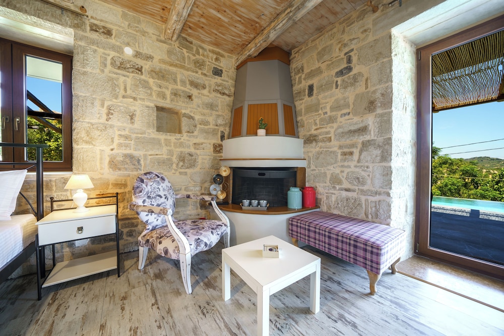Deluxe Studio Suite photo 2