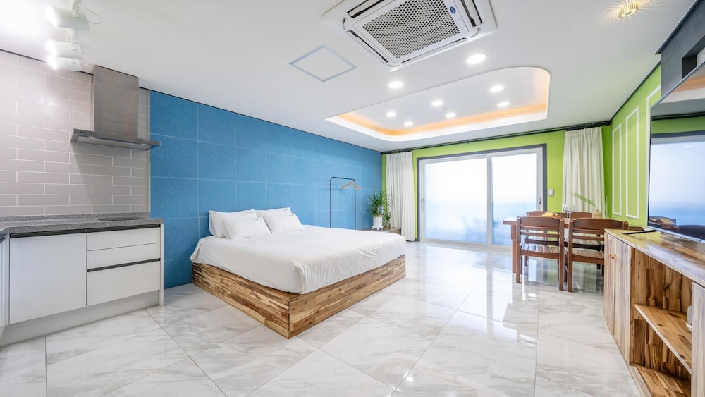 Basic Room, 1 Bedroom (OceanView202)