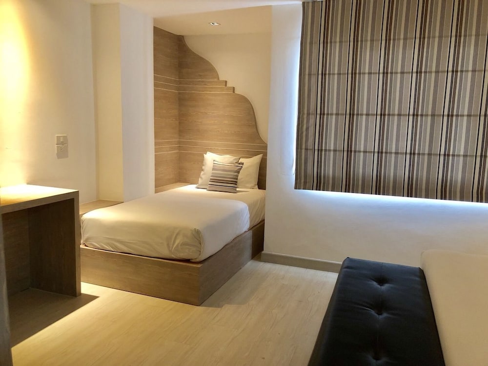 Deluxe Triple Room, 1 Bedroom, Non Smoking, Refrigerator photo 2