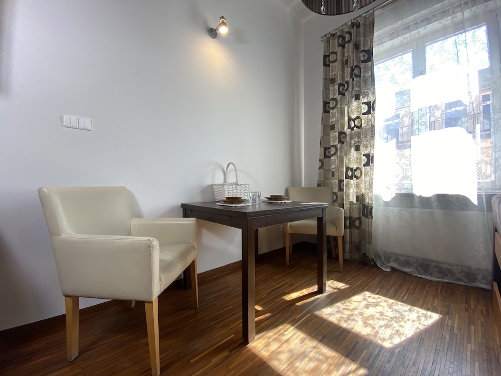 Economy Studio - Photo 26