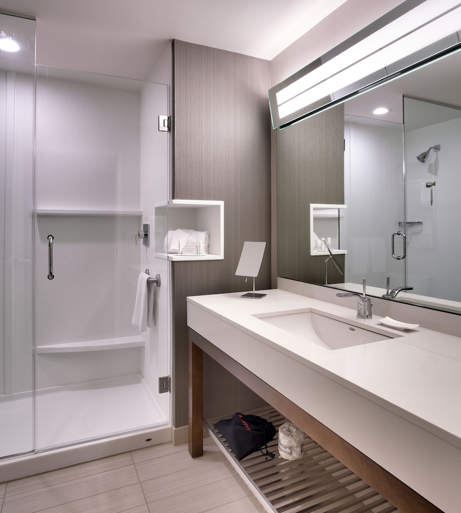 Room, 2 Queen Beds (Hearing Accessible) photo 2