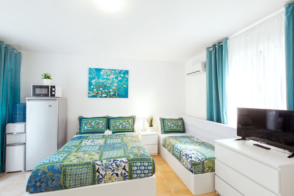 Deluxe Studio, 1 Bedroom, Pool View, Poolside