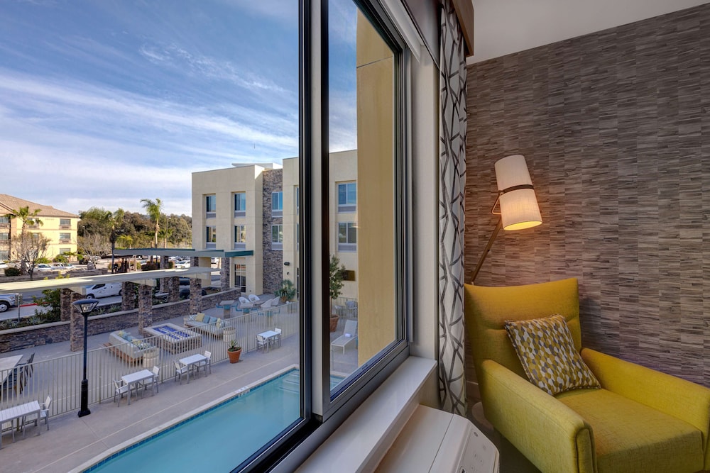 Room, 1 King Bed, Accessible, Pool View (Hearing) - Photo 9