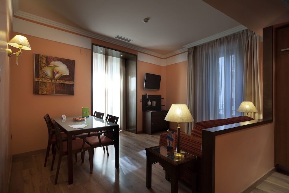 Superior Suite - Photo 8