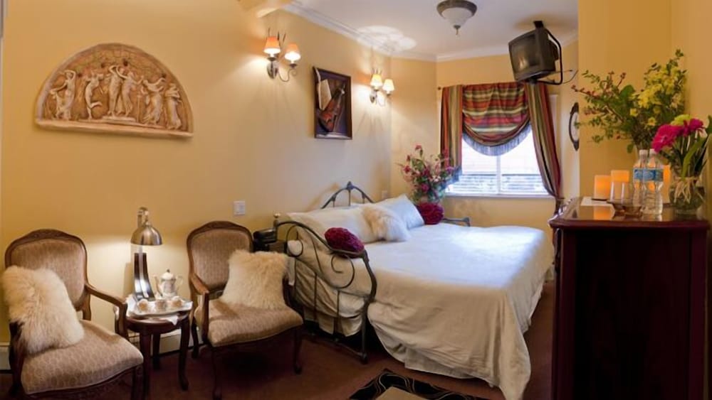 Economy Room, 1 King Bed, Garden View (Deluxe) photo 1