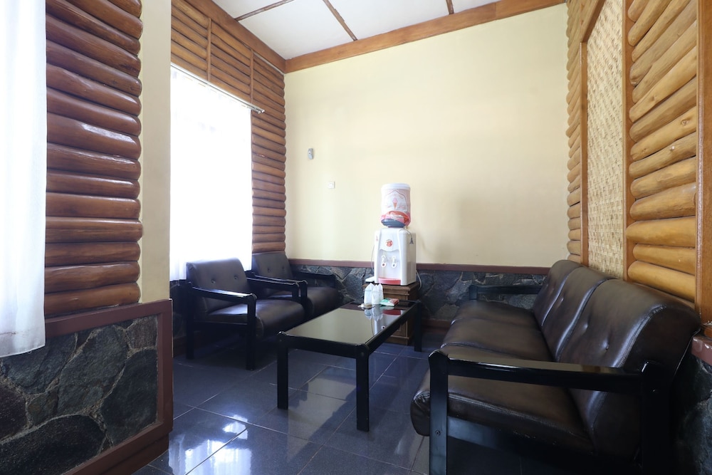 Superior Family Room - Photo 4