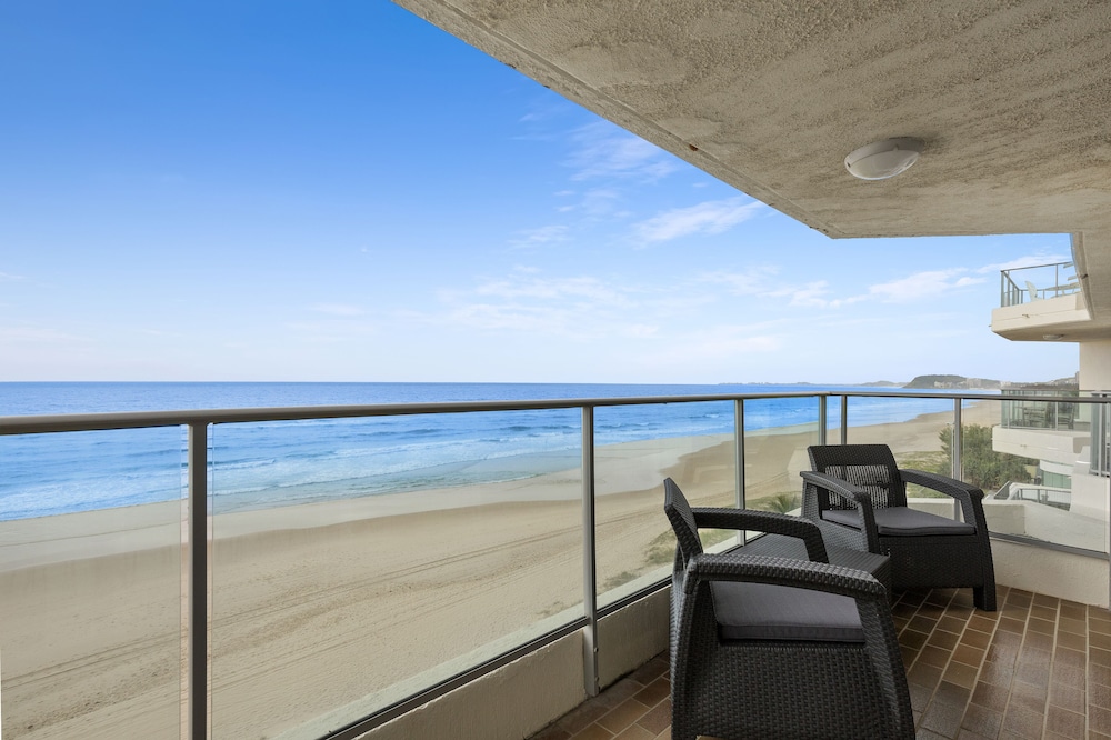 One Bedroom Apartment - Ocean Front With Air Con