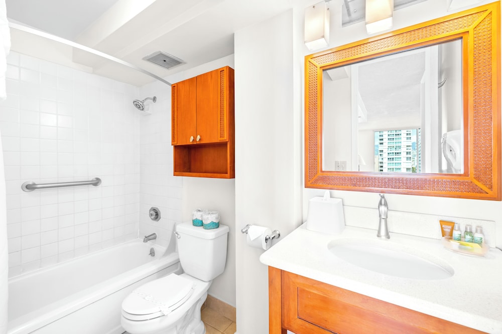 Pacific Monarch - 1 BR - Ocean & City Views: Condo, 1 Bedroom, City View (0109) photo