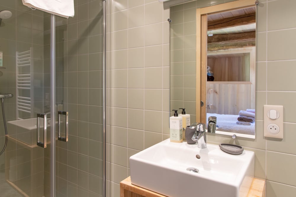Superior Double or Twin Room, Ensuite - Photo 2