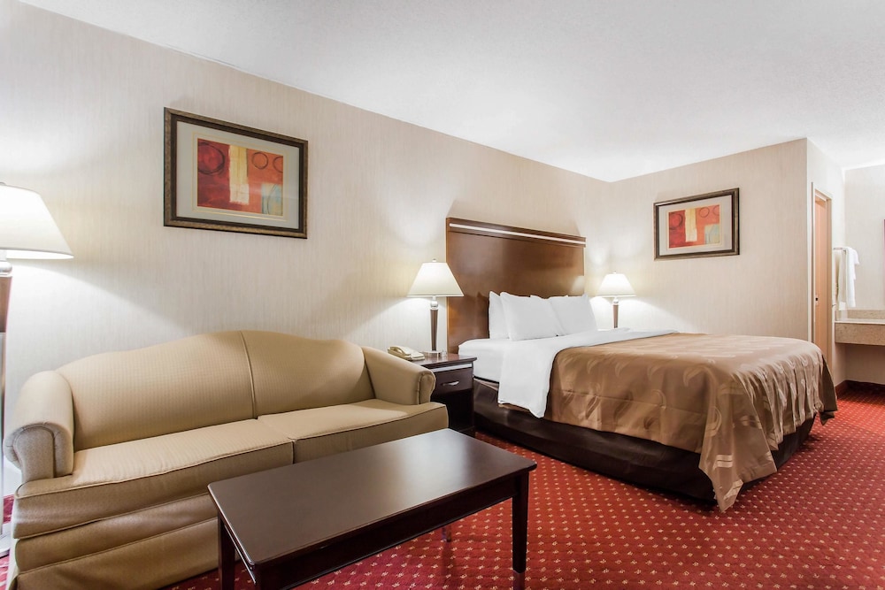 Standard Room, 1 King Bed, Non Smoking, Refrigerator - Photo 2