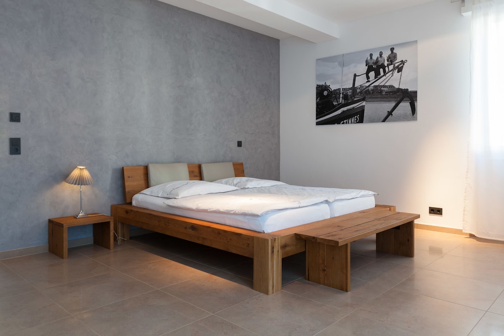 Suite, River View - Photo 2