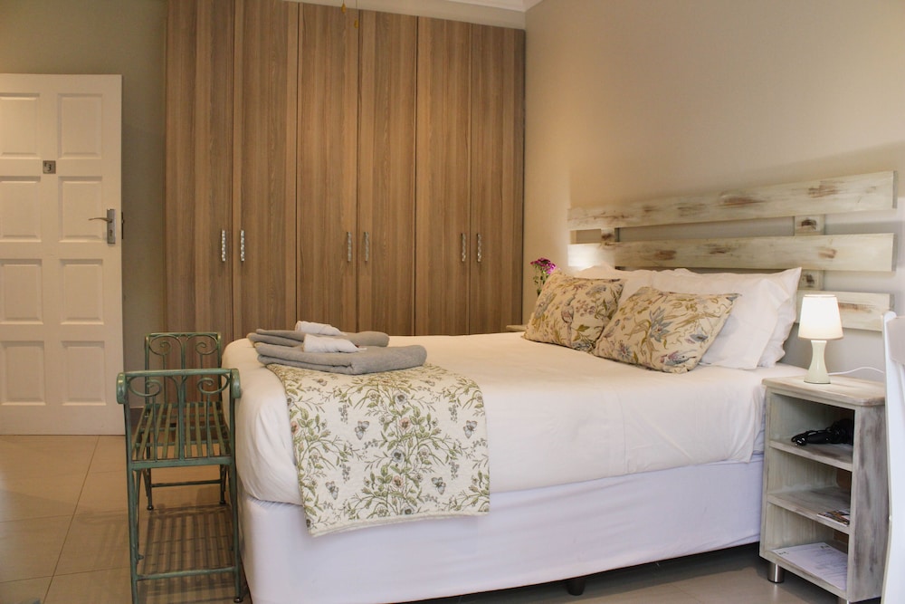 Queen Room Deluxe photo 3