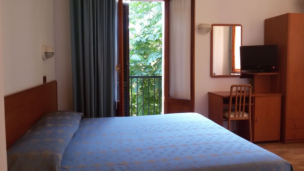 Economy Double Or Twin Room photo 3