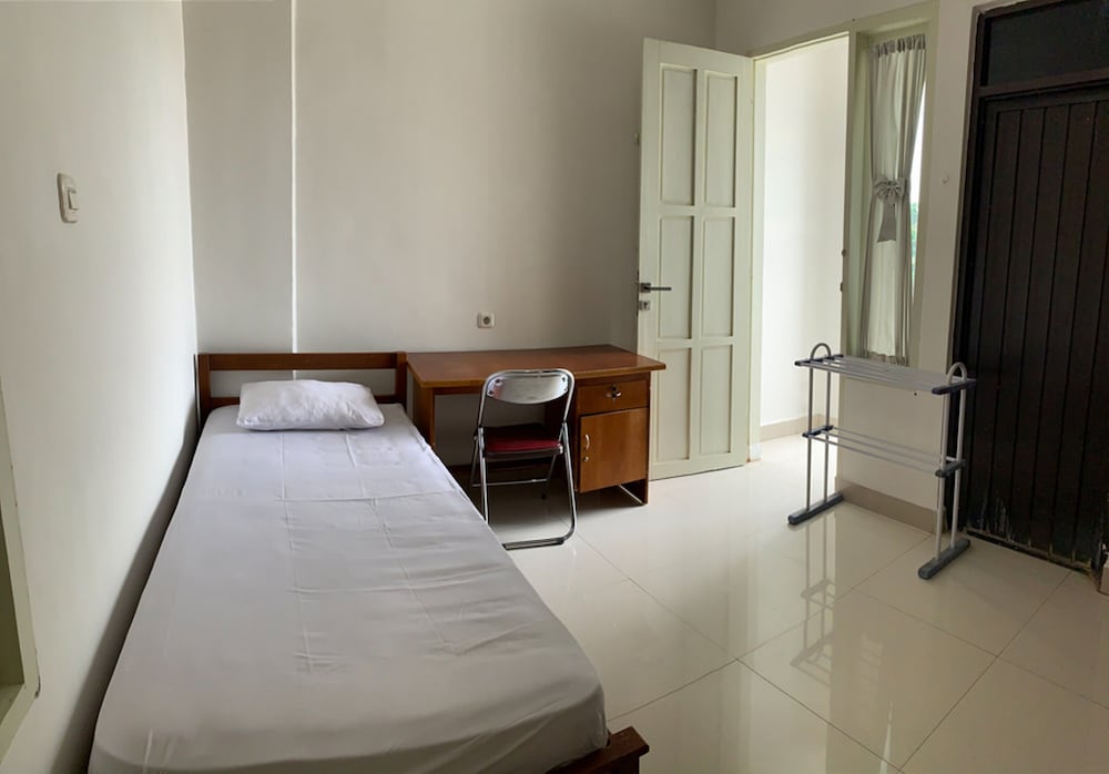 Single Room (Reddoorz)