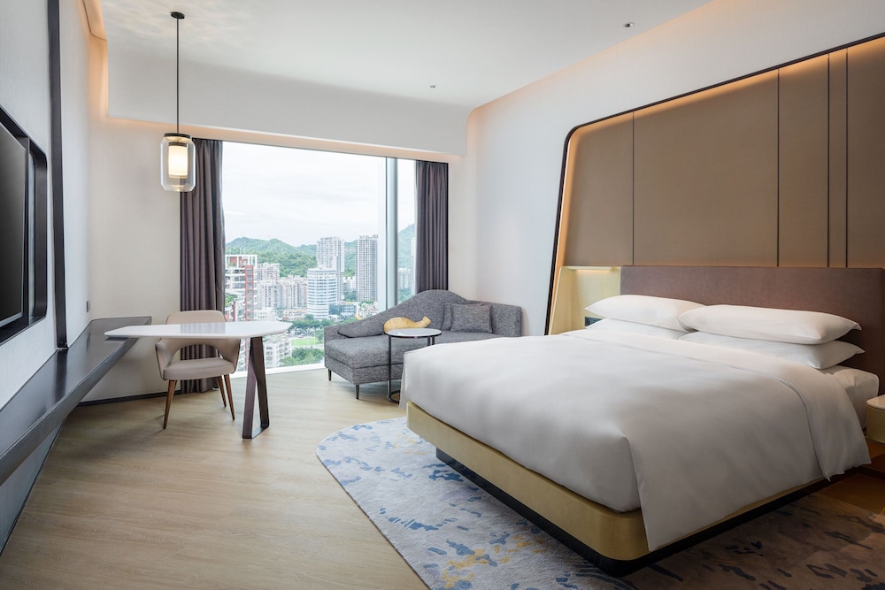 Room, 1 King Bed, River View - Photo 4
