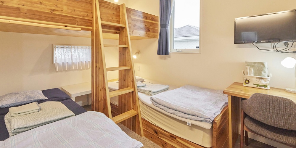 Bunk bed style Twin Room, Non Smoking - Photo 10