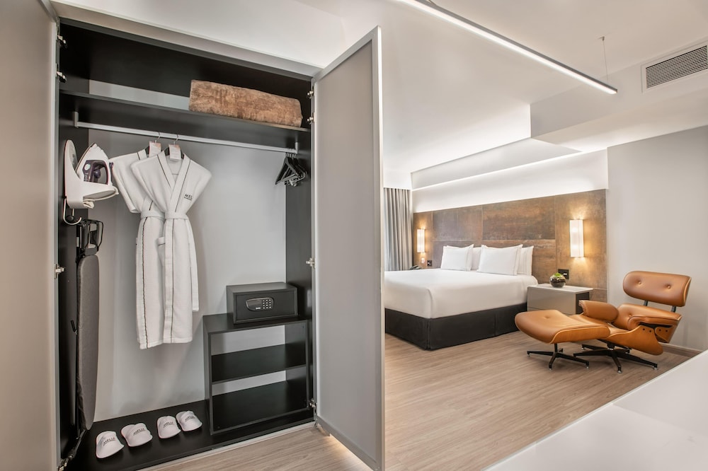 Premium Room (Queen Bed, Grand Premium with terrace) photo 3