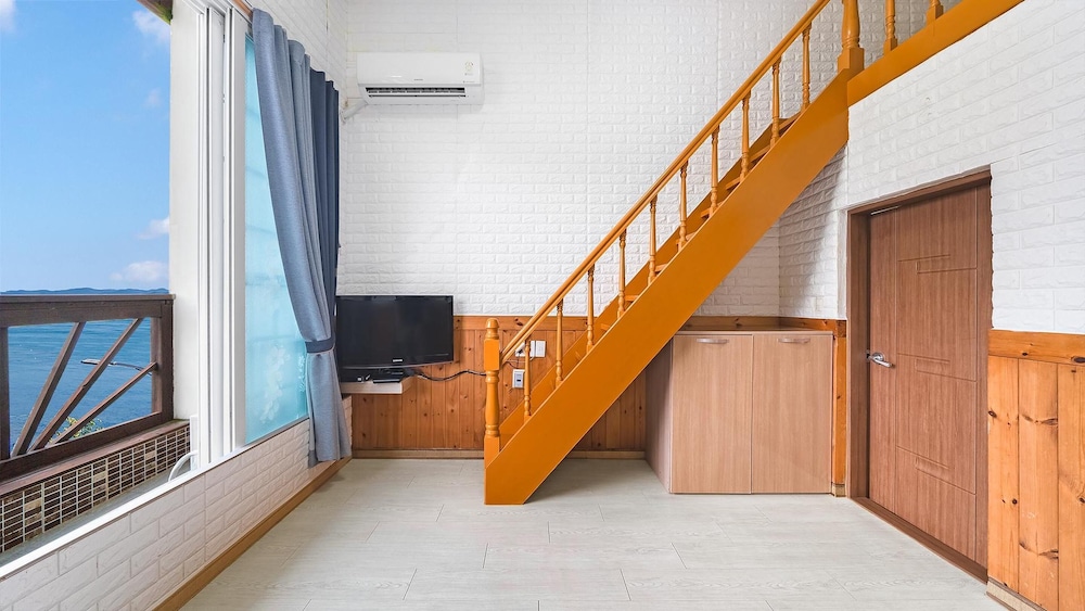 Basic Room, 1 Bedroom (202(Oceanview)) - Photo 2