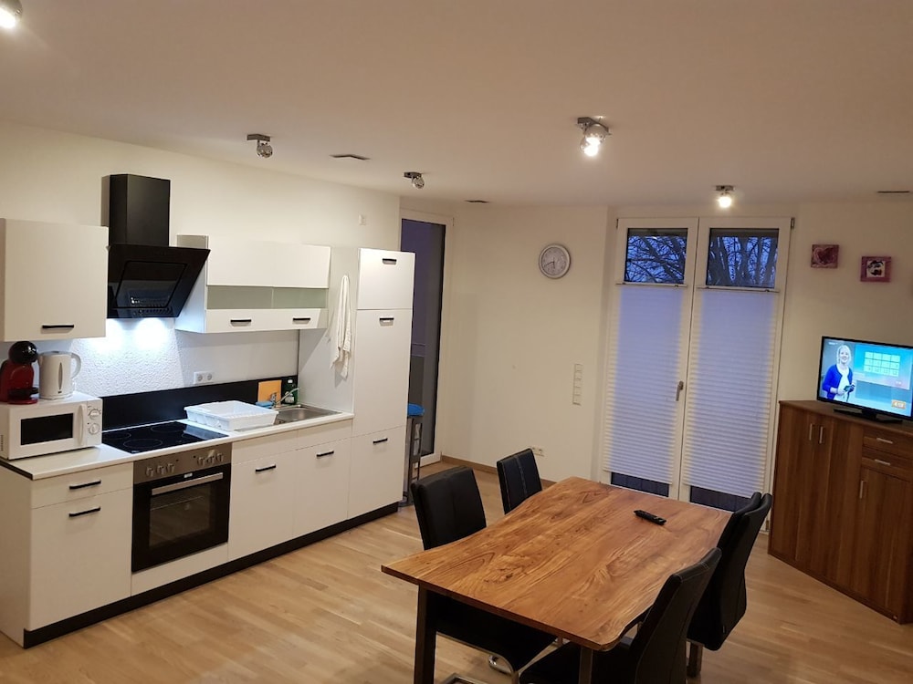 Apartment, 2 Bedrooms (104-00) photo 2