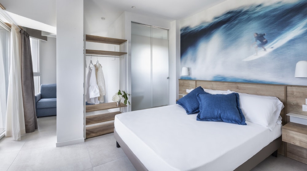 Junior Studio Suite, 1 Queen Bed with Sofa bed, Sea View, Sea Facing photo 1