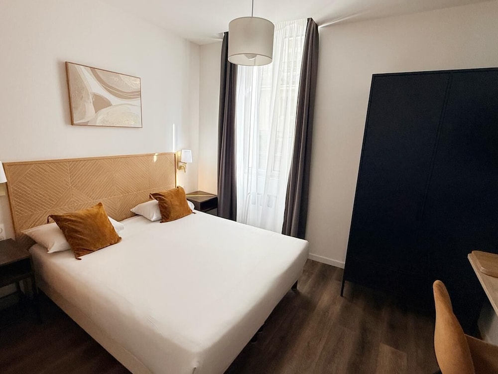 Deluxe Double Room - Photo 15