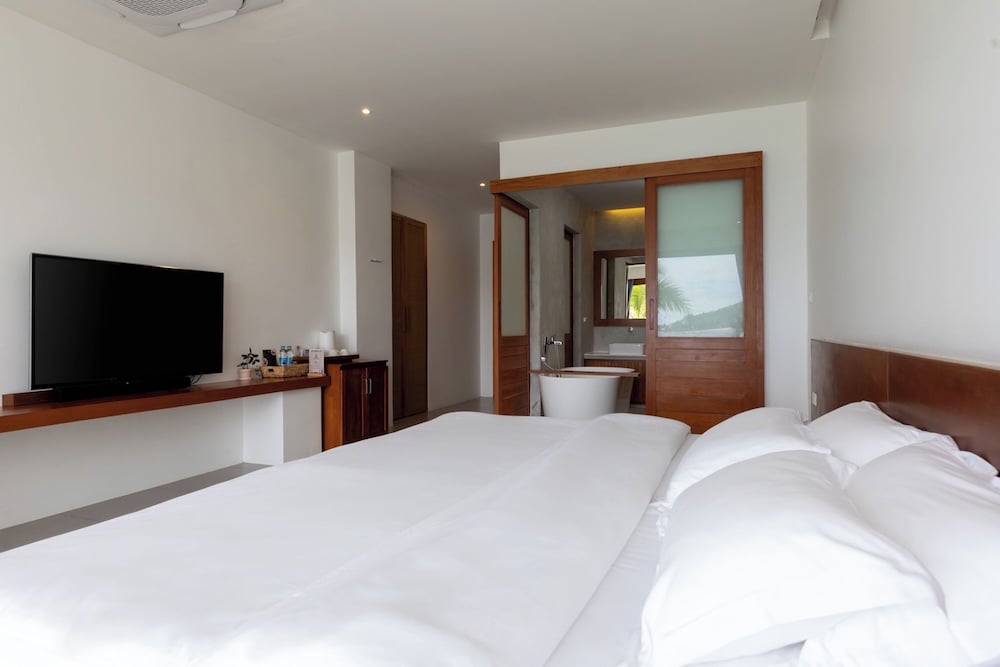 Superior Seaview Bathtub - Photo 3