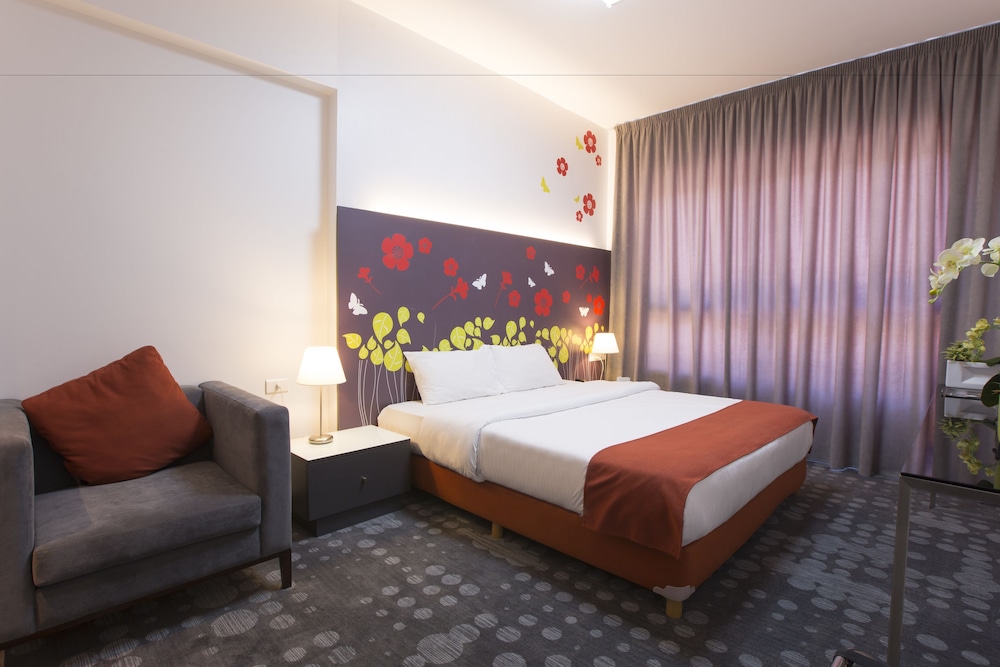 Premium Room, 1 King Bed photo 1