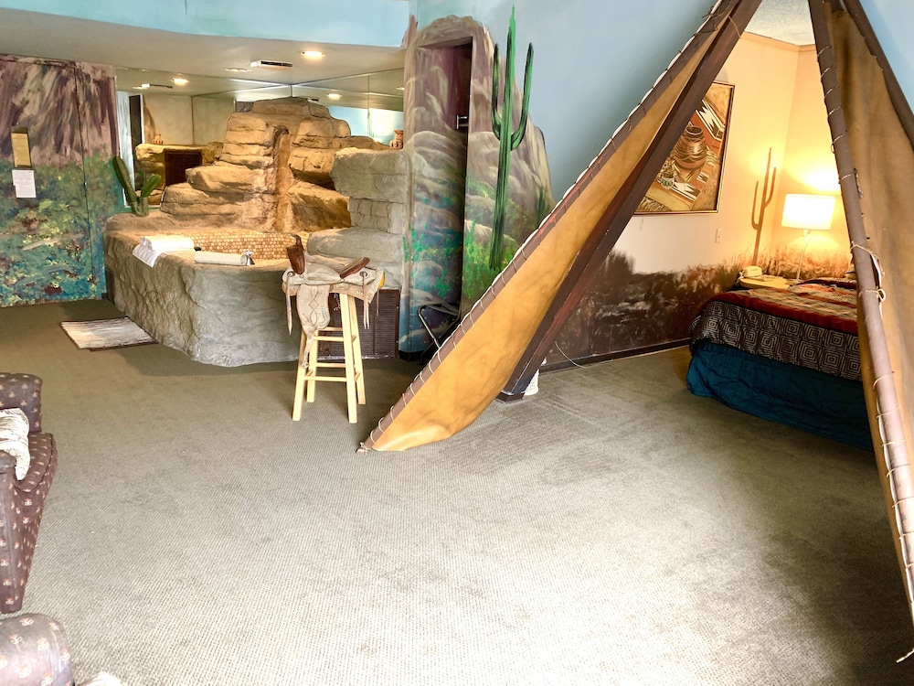 Indian Summer, 1 King Bed (Main Floor)