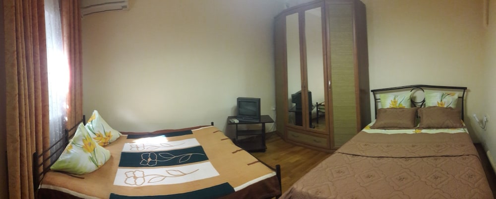 Economy Quadruple Room, Shared Bathroom photo 1
