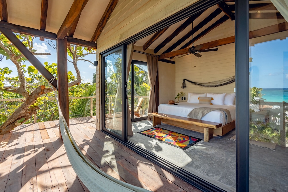 Deluxe Room, 1 King Bed, Garden View