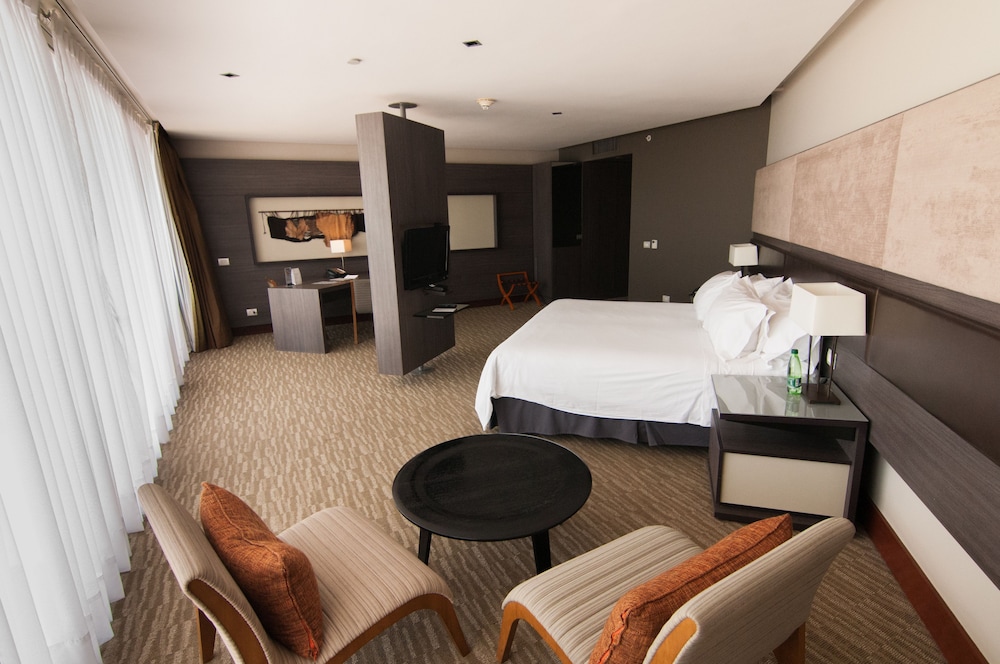 Junior Suite, 1 King Bed photo 1
