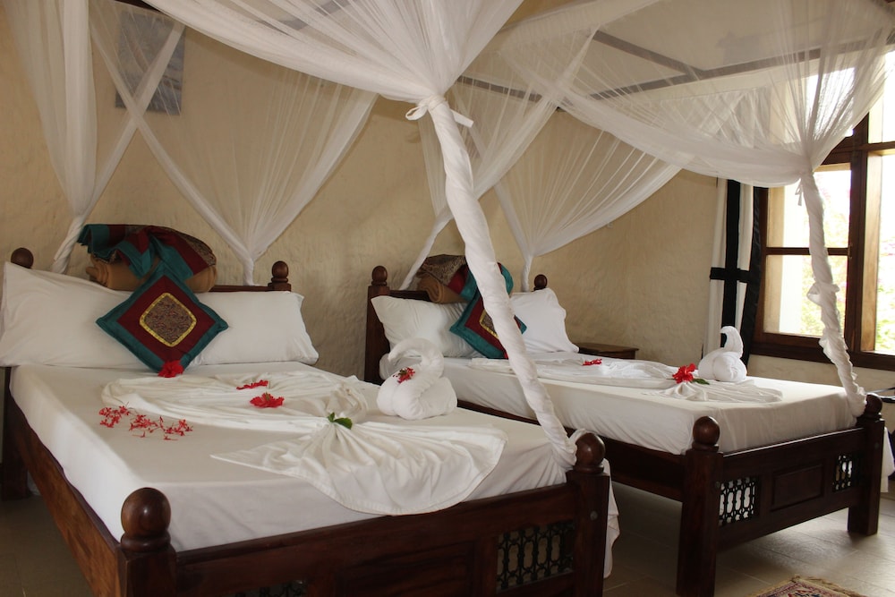 Double or Twin Room, Patio, Partial Ocean View (Salme)