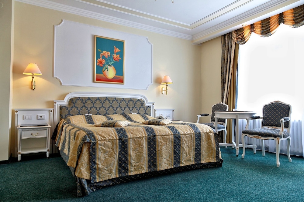 Junior Suite, 1 Bedroom - Photo 1