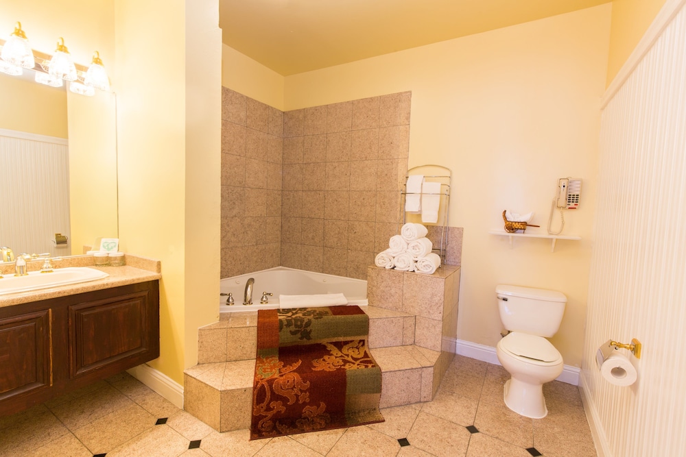 King Jacuzzi Suite - Photo 4