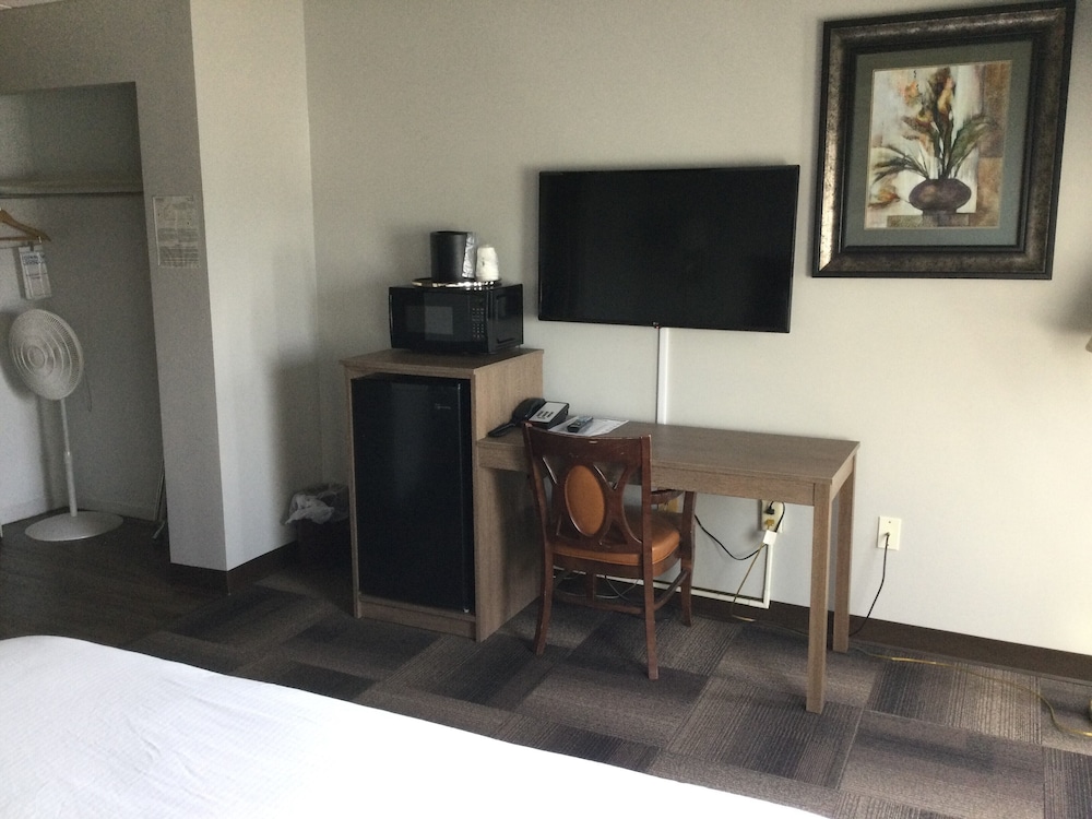 Standard Room, 1 King Bed - Photo 3