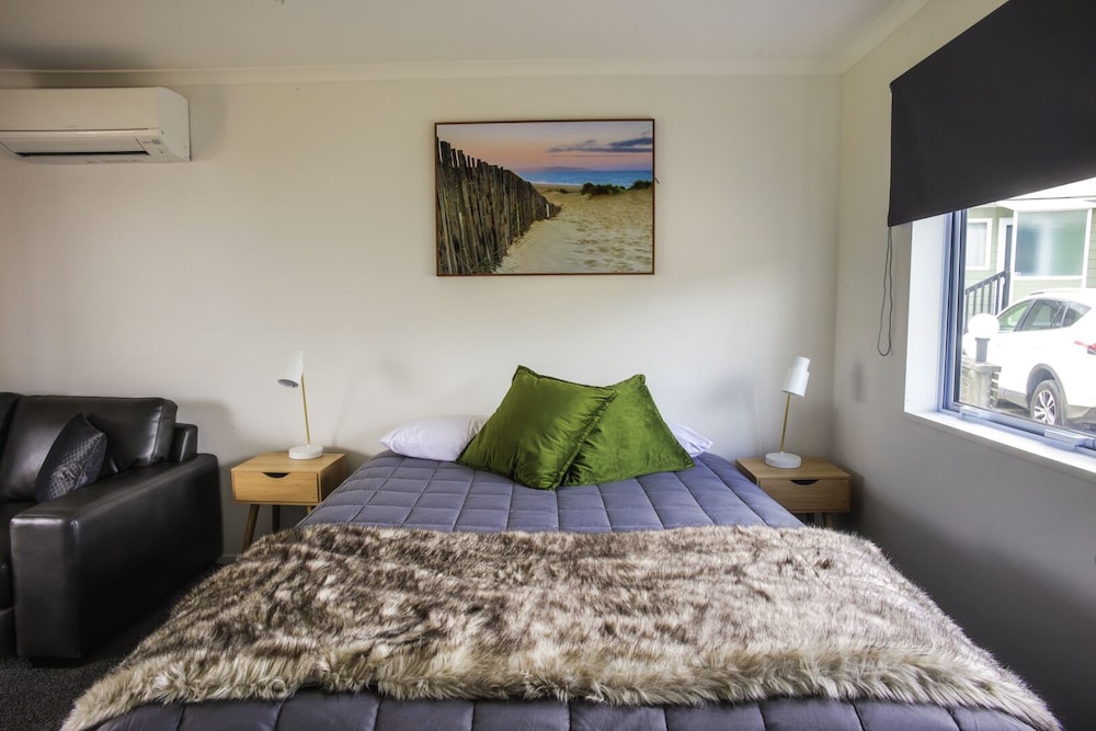 Standard Studio, 1 Queen Bed (Queen Studio Unit 5) photo 1
