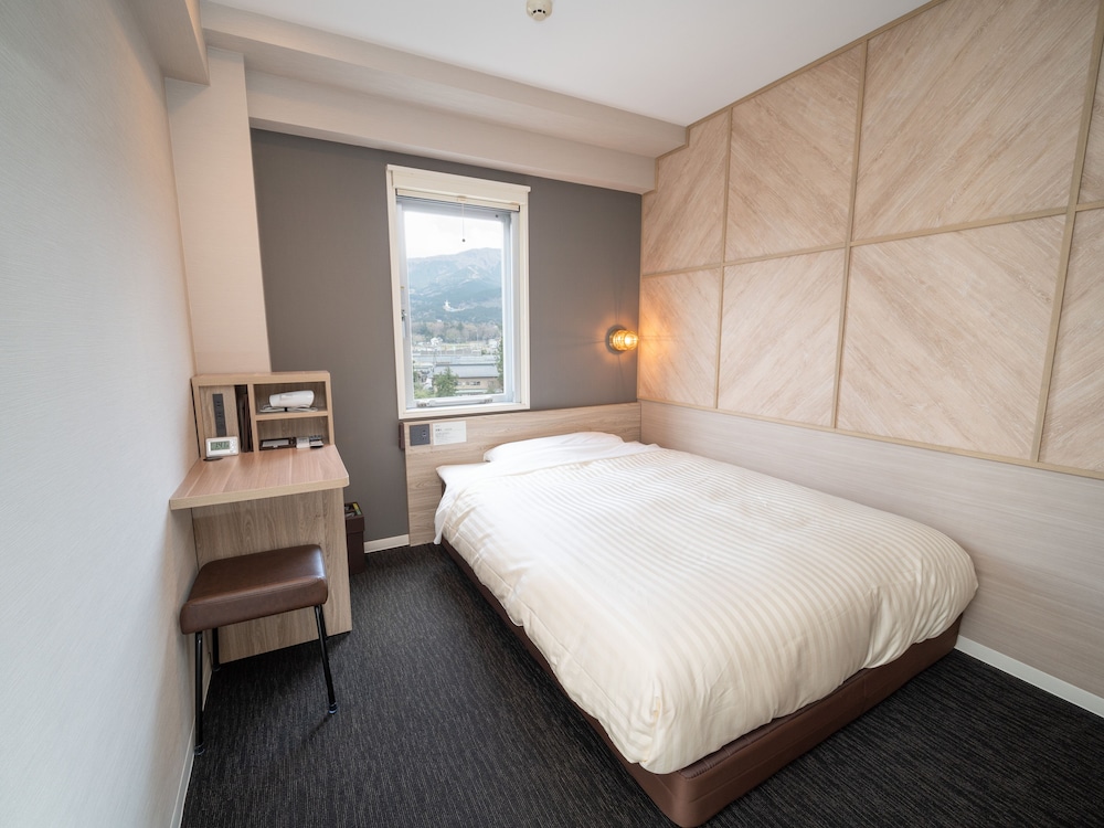 Single Room(Max occupancy includes children), Smoking