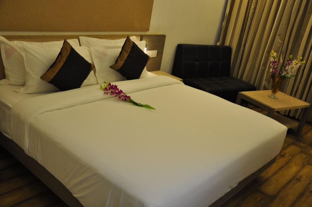 Deluxe Room - Photo 5