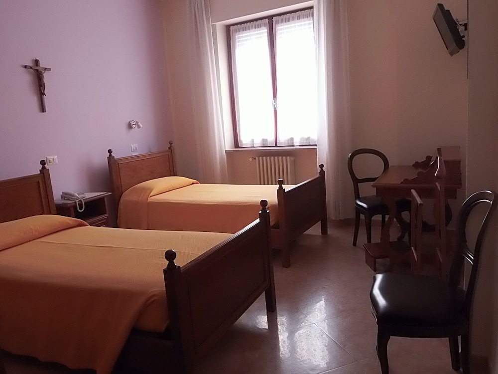 Double or Twin Room - Photo 2