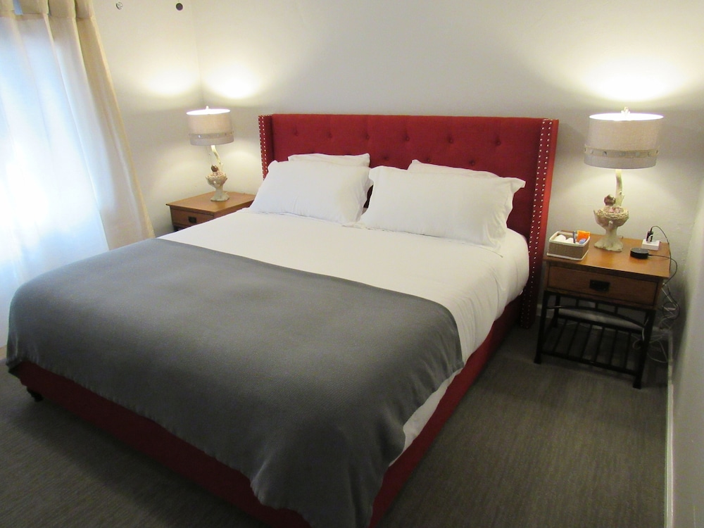 Deluxe Suite, 1 Bedroom, Kitchenette, Mountain View photo 1
