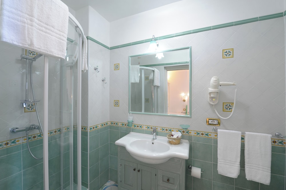 Superior Double or Twin Room, Non Smoking, Sea View photo 3