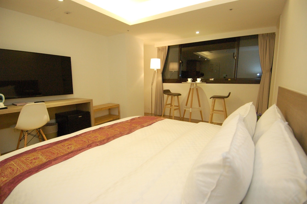 City Double Room, 1 Queen Bed, Non Smoking photo 1