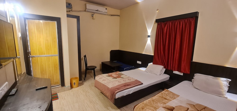Standard Room, 1 King Bed photo 3